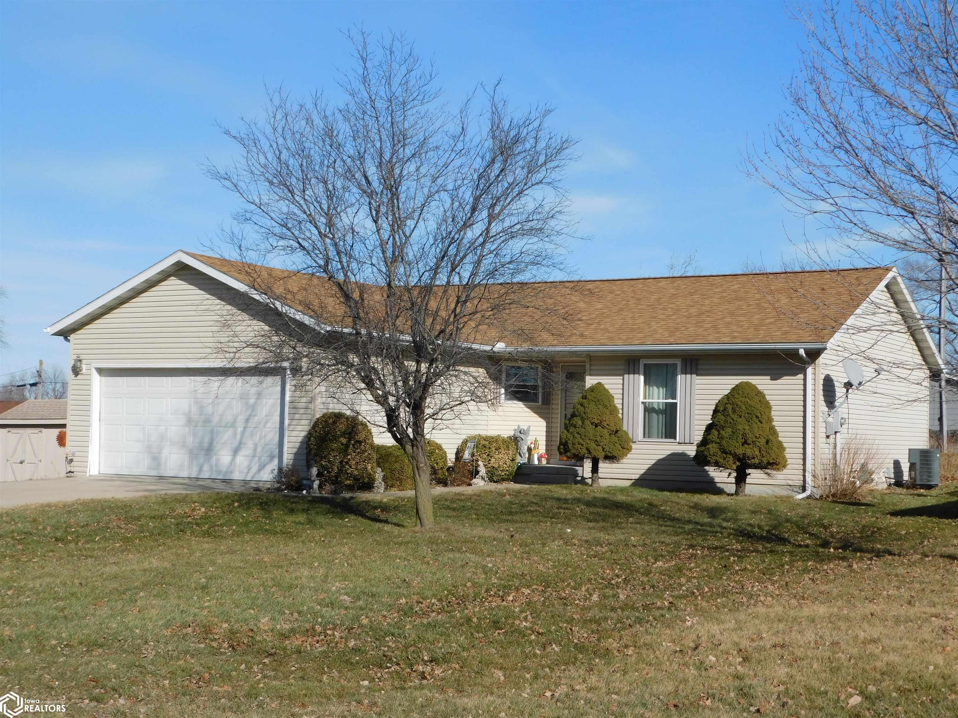 Poplar St, Creston, IA 50801