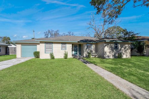 102 Live Oak St, Baytown, TX, 77520-2840 | Card Image
