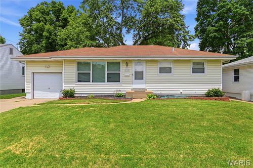 335 Monterey Dr, Florissant, MO, 63031-5332 | Card Image