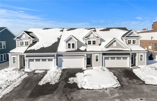 3-34 E Point Dr, Rumford, RI, 02916-3527 | Card Image