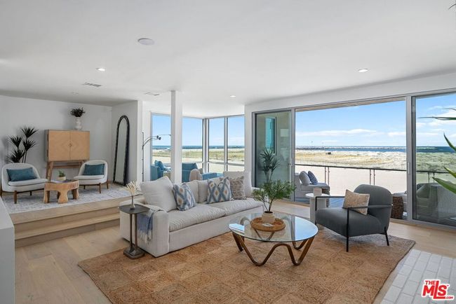 APT-201 - 5205 Ocean Front Walk, Condo with 2 bedrooms, 3 bathrooms and 2 parking in Marina del Rey CA | Image 18