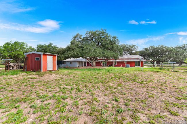 1015 Fm 2200 W, House other with 3 bedrooms, 3 bathrooms and null parking in Devine TX | Image 42