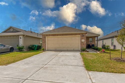 10507 Vinca Minor Ln, Houston, TX, 77016-2038 | Card Image