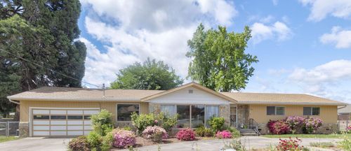 1195 E Park St, Grants Pass, OR, 97527-4916 | Card Image