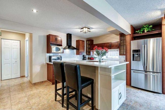 19 Sunhaven Way Se, Home with 5 bedrooms, 3 bathrooms and 4 parking in Calgary AB | Image 17