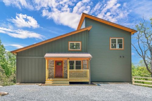 150 Mistletoe Ln, Blowing Rock, NC, 28605-9146 | Card Image