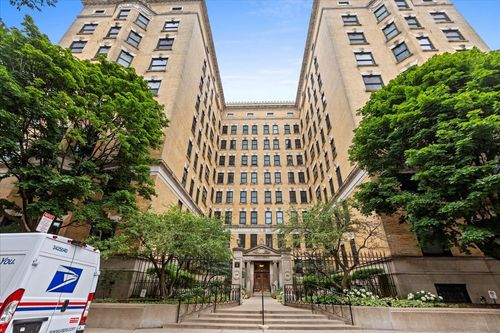 apt-501-559 Surf St, CHICAGO, IL, 60657-6058 | Card Image