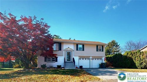 324 Wolf Dr, Allentown, PA, 18104-9521 | Card Image