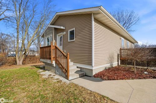 314 W Burlington Ave, West Burlington, IA, 52655-1427 | Card Image