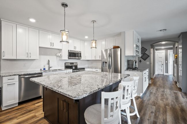 APT-514 - 10511 Cedar Lake Rd, Condo with 3 bedrooms, 2 bathrooms and null parking in Minnetonka MN | Image 8