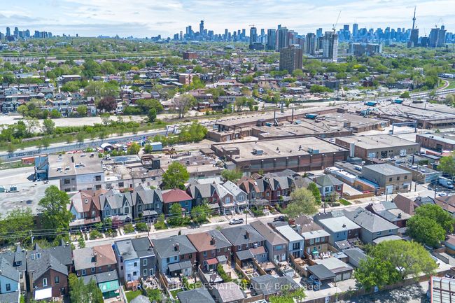 118 Mulock Ave, House attached with 3 bedrooms, 2 bathrooms and 1 parking in Toronto ON | Image 46