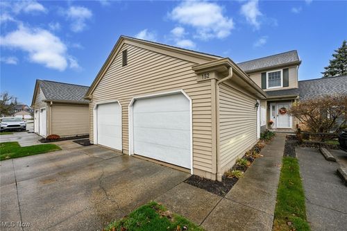 152 Sturbridge Dr, Medina, OH, 44256-2858 | Card Image