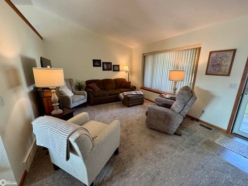 903 Amy Cir, Carroll, IA, 51401-2630 | Card Image