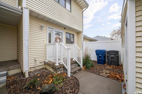 3161 Willowwood Dr, Bettendorf, IA, 52722-2895 | Card Image