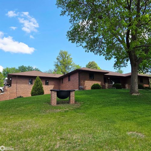 105 W Glendale Rd, Oskaloosa, IA, 52577-1766 | Card Image