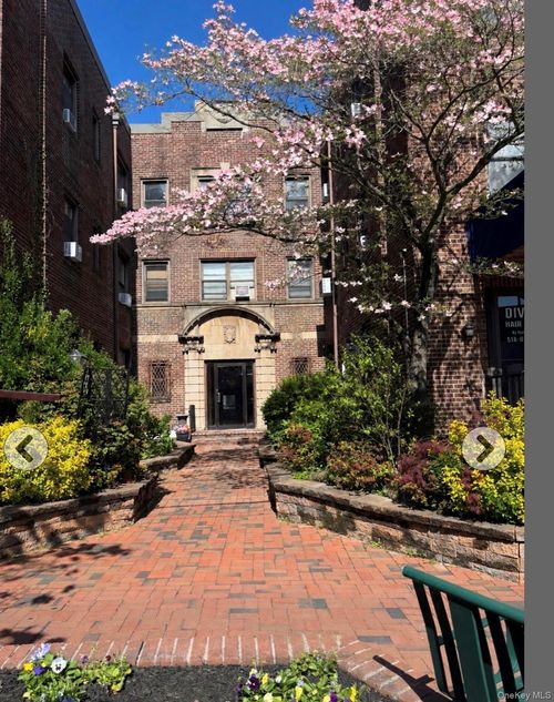 3j-7 Bond St, Great Neck, NY, 11021-2425 | Card Image
