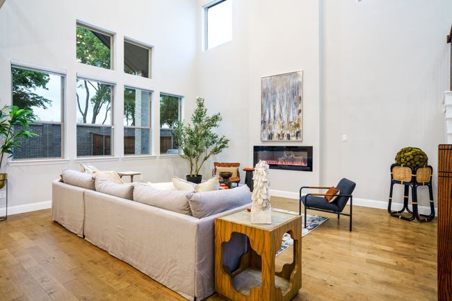 Natural light galore equipped with electric shades | Image 6