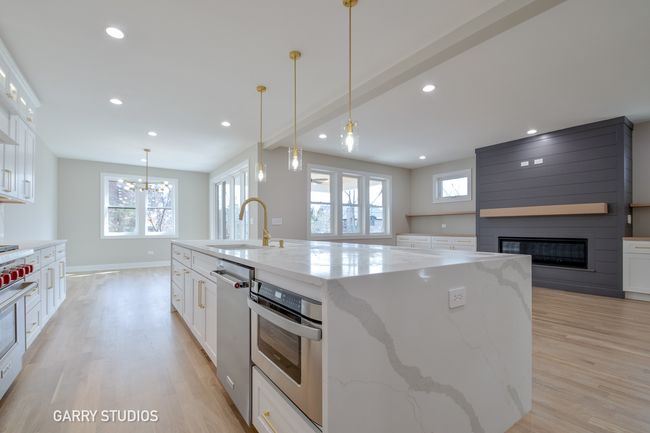 15W320 Concord St, House other with 4 bedrooms, 5 bathrooms and 3 parking in Elmhurst IL | Image 8