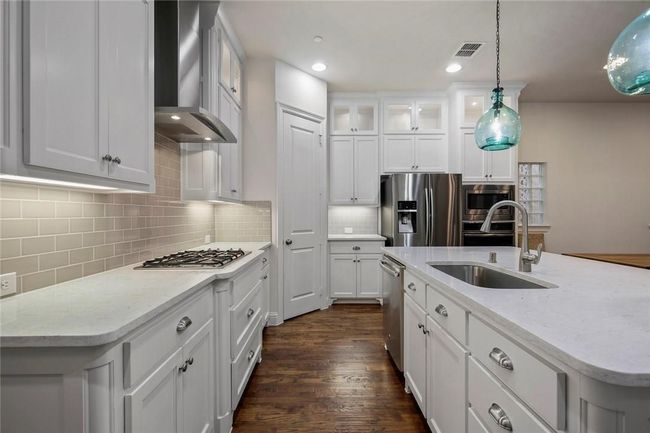 4904 Cloudcroft Ln, House other with 3 bedrooms, 3 bathrooms and null parking in Irving TX | Image 4
