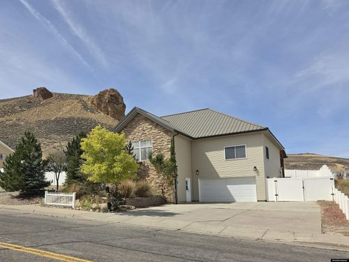 2125 Hitching Post Dr, Green River, WY, 82935-6065 | Card Image
