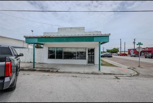 123 S Rachal St, Sinton, TX, 78387-2545 | Card Image