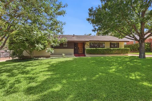 706 Peach Tree Ln, Garland, TX, 75041-2956 | Card Image