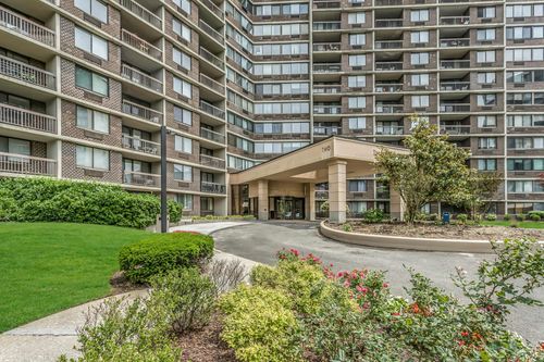 apt-11-2 Bay Club Dr, Bayside, NY, 11360-2926 | Card Image