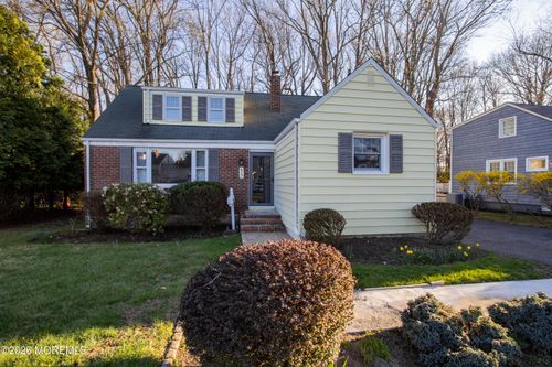 53 Little Silver Pkwy, Little Silver, NJ, 07739-1118 | Card Image