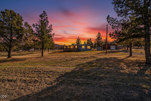 1384 Se Akins Dr, Prineville, OR, 97754-8548 | Card Image