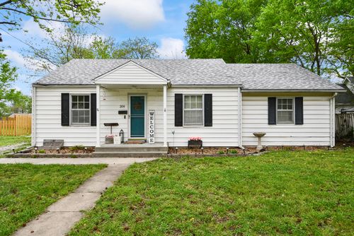 209 E Summit St, Bolivar, MO, 65613-1122 | Card Image