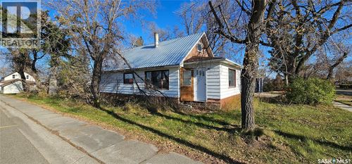 102 3rd Ave, Kelvington, SK, S0A4J0 | Card Image