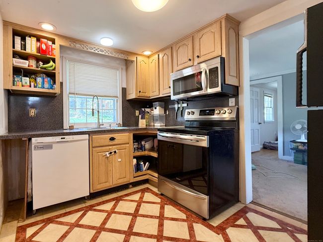 50 Downs Rd, House other with 3 bedrooms, 1 bathrooms and 4 parking in Monroe CT | Image 8