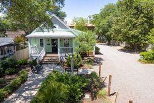 105 E Brown St, Southport, NC, 28461-3509 | Card Image