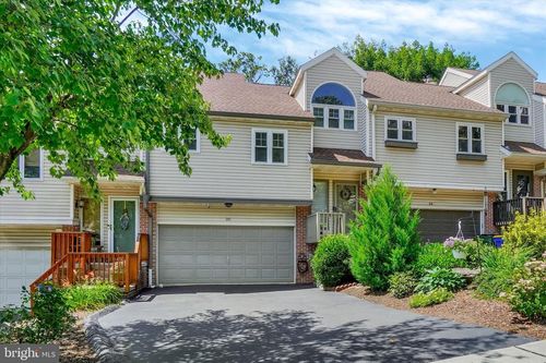 20 Greenleaf Rd, York, PA, 17406-3268 | Card Image