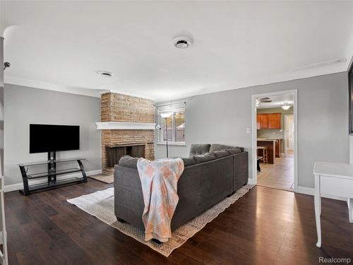 7231 Weingartz, Center Line, MI, 48015-1435 | Card Image