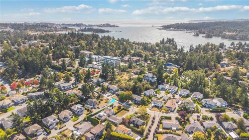 12 Jedburgh Rd, View Royal, BC, V9B1K8 | Card Image