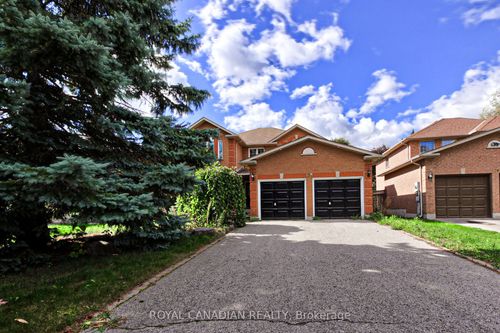 175 Rhodes Cir, Newmarket, ON, L3X1V3 | Card Image