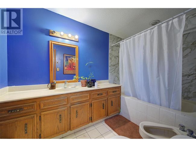 215 Arab Rd, House other with 8 bedrooms, 6 bathrooms and 5 parking in Kelowna BC | Image 27