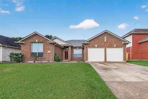 17214 Grey Mist Dr, Friendswood, TX, 77546-7407 | Card Image