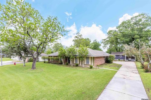 705 Dawes Dr, Denham Springs, LA, 70726-2600 | Card Image