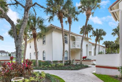 225 Cypress Point Drive, Condo with 2 bedrooms, 2 bathrooms and null parking in Palm Beach Gardens FL | Image 1