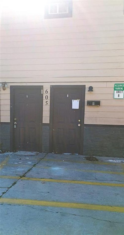 a-605 E Hunnicutt St, Baytown, TX, 77520-4906 | Card Image