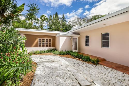 4161 Ventura Ave, Coconut Grove, FL, 33133-6334 | Card Image