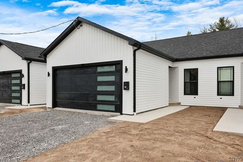 25 Elm St, Phoenix, NY, 13135 | Card Image