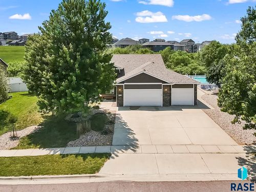 1313 W Creekside Dr, Brandon, SD, 57005-2640 | Card Image