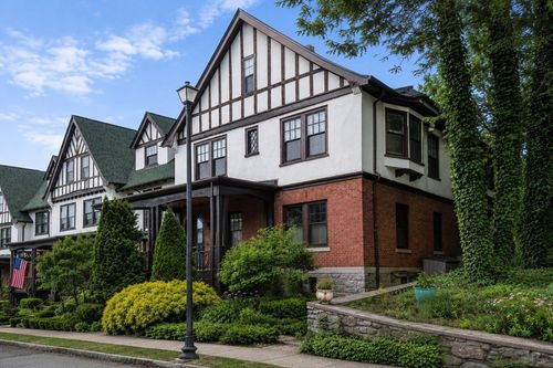 18-18 Eaton Ct, Wellesley, MA, 02481 | Card Image