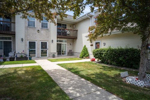 2-6115 S Creekside Drive, Cudahy, WI, 53110 | Card Image