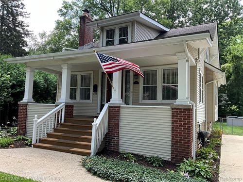 216 Woodside Rd, Royal Oak, MI, 48073-2686 | Card Image