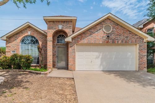 2758 Red Oak Dr, Grand Prairie, TX, 75052-4439 | Card Image