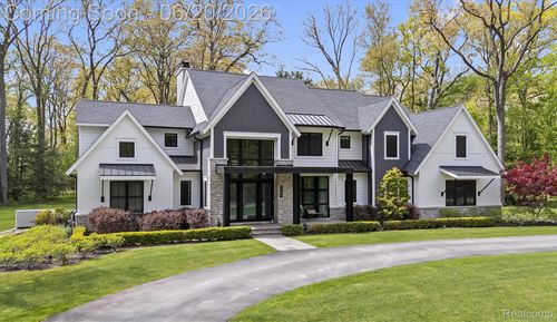 5200 Windingwood Dr, Bloomfield Hills, MI, 48302-2864 | Card Image